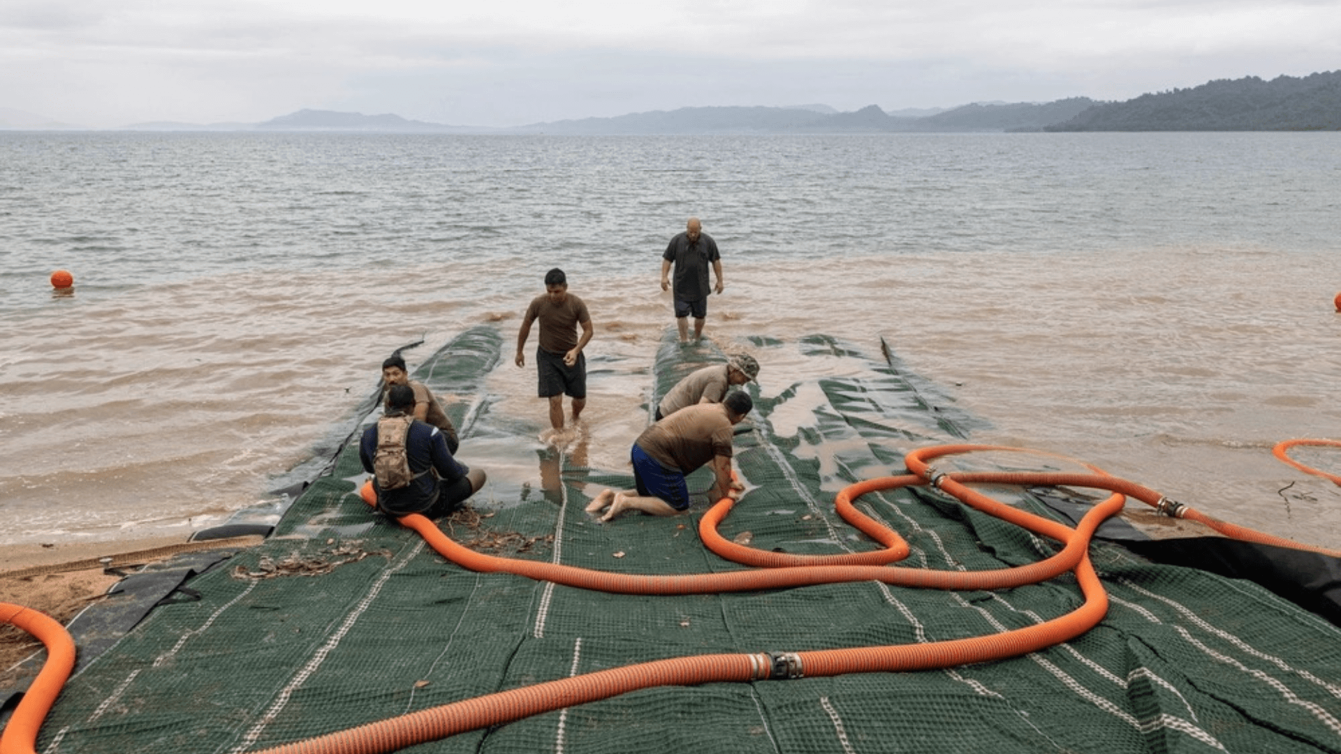 Submersible matting uses indigenous materials to create a stable roadway system across the littoral zone to bridge the gap between low- and high-tide at the beach